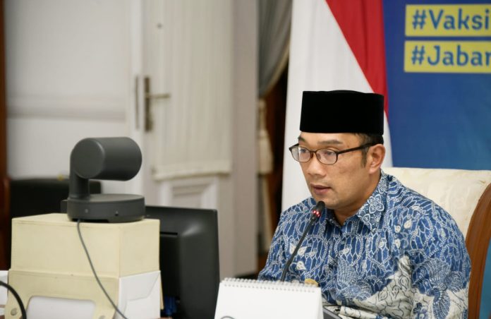 Gubernur Jabar Ridwan Kamil menjadi pembicara pada acara Web Binar ICMI Orwil Jabar