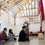 Pimpinan dan Anggota Komisi V DPRD Provinsi Jawa Barat saat melakukan peninjauan makam Syekh Quro yang bertempat di Makam Syekh Quro di Karawang, Jumat 22/10/21. (humas dprd jabar)