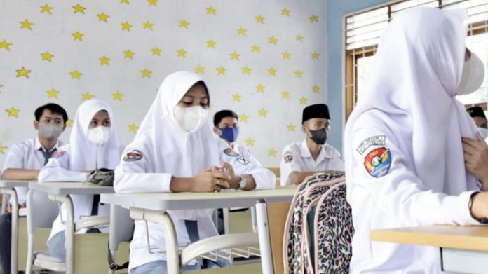 Guru dan Siswa Positif Covid-19, PTM di Satu SMP Indramayu Disetop