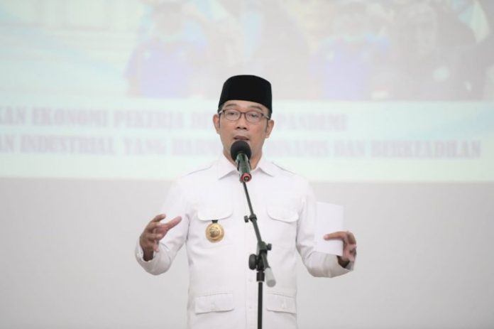 Gubernur Jawa Barat Ridwan Kamil saat Konferda ke- IX DPD KSPSI Provinsi Jawa Barat periode 2021-2026 di Hotel Bumi Makmur Indah, Lembang, Kabupaten Bandung Barat, Selasa (16/11/2021).