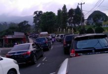 Antrian Panjang Kendaraan Terjadi di Jalur Puncak – Cipanas Antrian Panjang Kendaraan Terjadi di Jalur Puncak - Cipanas