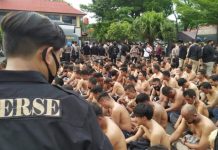 Aksi GMBI di Mapolda Jabar Berakhir Anarkis, Ratusan Anggota Ormas Ditangkap Aksi GMBI di Mapolda Jabar Berakhir Anarkis, Ratusan Anggota Ormas Ditangkap