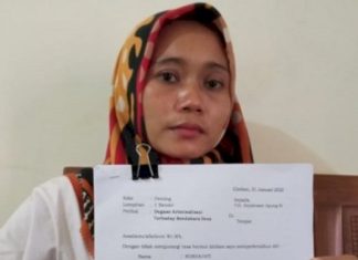 Nurhayati, Usai Laporkan Kades Korupsi Berbalik Dijadikan Tersangka Seorang ibu yang berprofesi sebagai Kaur Keuangan Desa Citemu, Kabupaten Cirebon, Nurhayati