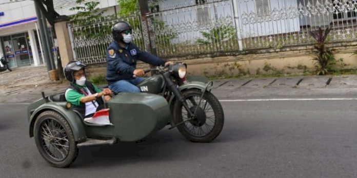 Kenang Prestasi Legenda Hidup Indonesia, Ridwan Kamil Bonceng Tjetjep Keliling Kota Mataram