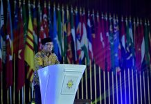 Ridwan Kamil Doakan Golkar Menang dan Airlangga Jadi Presiden di Munas AMPI Gubernur Jawa Barat, Ridwan Kamil saat memberikan sambutan dalam pembukaan Munas AMPI di Gedung Merdeka, Kota Bandung, Minggu (6/3)/Ist