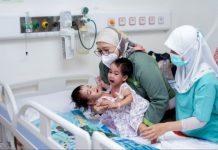 Alhamdulillah, Kondisi Bayi Kembar Siam Asal Sukabumi Stabil Pasca Operasi Pemisahan di RSHS Bandung Bayi kembar siam asal Sukabumi atas nama Queenetha Zaina dan Quuenesha Zahira berhasil dipisahkan oleh tim dokter bedah RSHS Bandung. (RSHS Bandung)