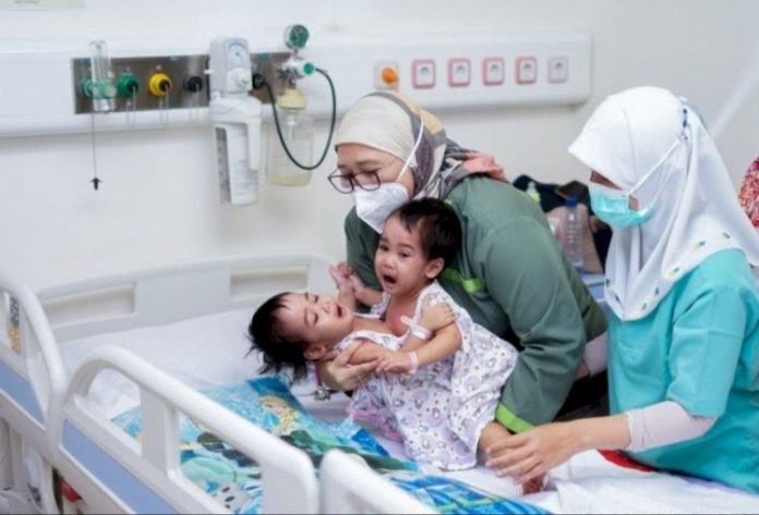 Bayi kembar siam asal Sukabumi atas nama Queenetha Zaina dan Quuenesha Zahira berhasil dipisahkan oleh tim dokter bedah RSHS Bandung. (RSHS Bandung)