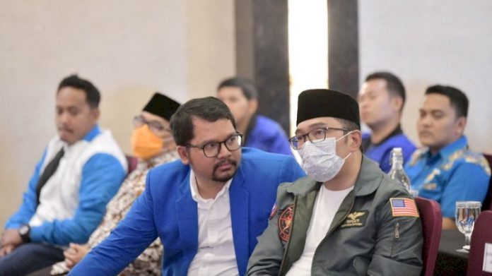 Gubernur Jawa Barat (Jabar) Ridwan Kamil memberikan wejangan kepada KNPI Jabar agar jadi organisasi kepemudaan yang mengedepankan kekompakan dan juga kemandirian. (humas jabar)