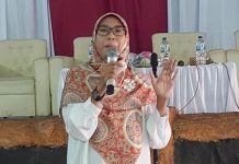 Netty Prasetiyani, Anggota DPR-RI Komisi IX dan BKKBN Gelar Sosialiasi Cegah Stunting di Rancaekek Netty Prasetiyani Anggota DPR RI Komisi IX dari Fraksi PKS Bersama BKKBN Provinsi Jawa Barat menggelar Sosialisasi program percepatan penurunan stunting di wilayah khusus. di GOR Desa Bojongloa Kecamatan Rancaekek Kabupaten Bandung, Jumat (7/10/2022)./indokliknews./tim