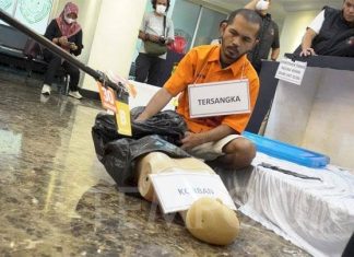 Ecky Tersangka Pembunuhan Mutilasi di Bekasi Jalani Sidang Perdana Hari Ini Pembunuhan Mutilasi