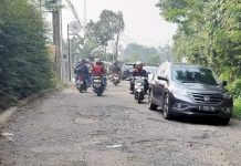 Kondisi Jalur Alternatif ke Puncak via Desa Cipayung Datar Bogor Rusak Parah
