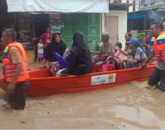 Banjir di Kabupaten Cirebon Rendam Empat Desa