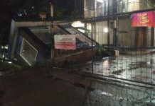 Akibat Hujan Deras Pos Jaga RW.29 Desa Cinunuk Komplek Permata Biru Roboh.