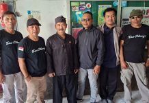 Camat Cileunyi Hadiri Kegiatan Gebyar Bahasa AKSARA ( Aksi Bahasa Melalui Sastra ) Dan Berikan Piala Secara Simbolis di SMPN 2 Cileunyi Kecamatan Cileunyi Kabupaten Bandung.