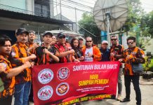 Ormas Pemuda Pancasila Ranting Cinunuk Gelar Bulan Bakti Sumpah Pemuda Dengan Santunan Untuk Panti Jompo Dan Anak Yatim.