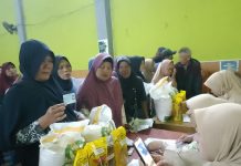 Kementrian Koordinator Bidang Pangan RI Salurkan Bantuan Sembako Untuk Warga Desa Cileunyi Kulon.