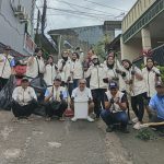 Sambut Bulan Suci Ramadhan SPPG Chefira Cibiru Wetan Gelar Aksi Bersih Lingkungan Dan Berikan Bantuan Alat Kebersihan.