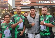 Anggota DPR RI Komisi IX H.Asep Romi Romaya S.E.,Bersama Ranting Pemuda Pancasila Cileunyi Kulon Bagi-Bagi Takjil Kepada Warga Yang Melintas di Bulan Ramadhan 1447 Hijriah.