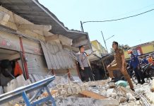 Atap Kanopi Beton 13 Kios di Pasar Soreang Ambruk,1 Meninggal Dan 3 Luka – luka.