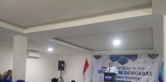 Suasana Kebersamaan Ratusan Kader Demokrat Kabupaten Bandung Gelar Halal Bihalal di Graha Macan DPC Demokrat Kabupaten Bandung.