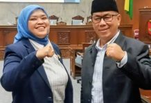 STABILITAS PEMBANGUNAN TETAP TERJAGA MESKI EFISIENSI ANGGARAN:DUA LEGISLATOR FRAKSI DEMOKRAT APRESIASI KINERJA BUPATI BANDUNG.